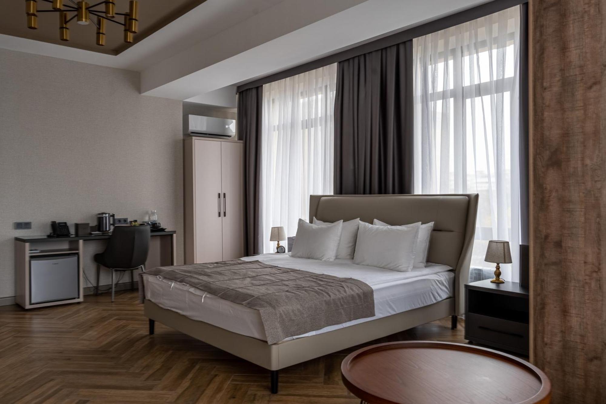 Five Hotel Bishkek Exterior foto